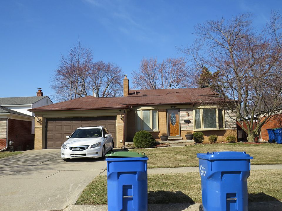 1st image of 32627 Beechwood Dr
