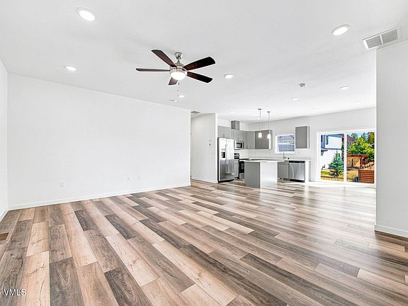 4th image of 235 Blackhawk Rd