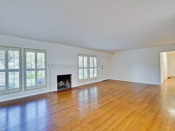 4th image of 154 Almond Ave