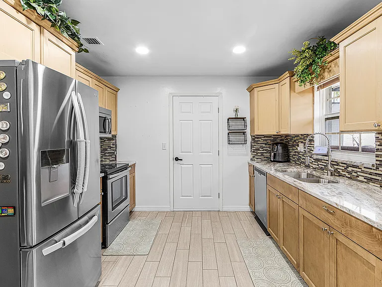 5816 SW 1st Pl — Photo 7