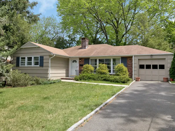 14 Canterbury Ln, Short Hills, NJ 07078