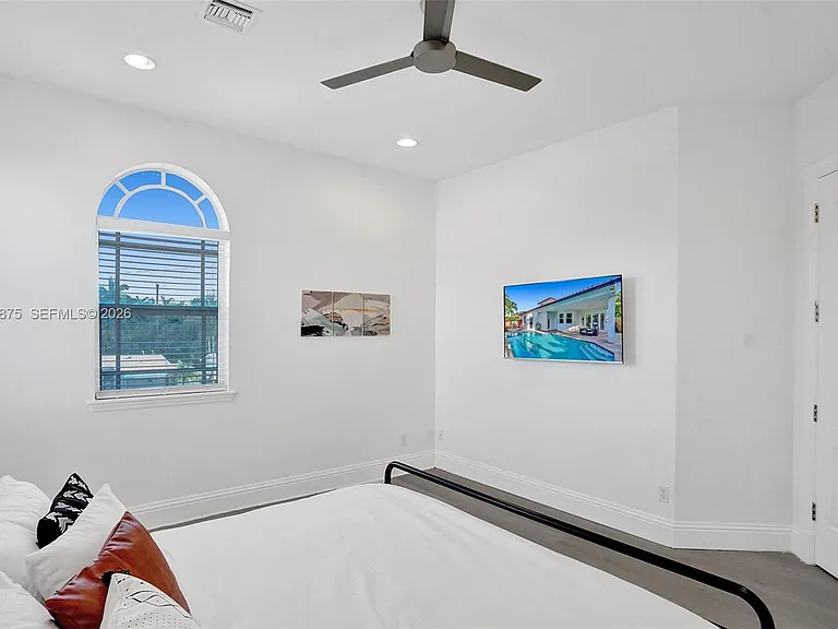 1207 SW 21st St — Photo 31