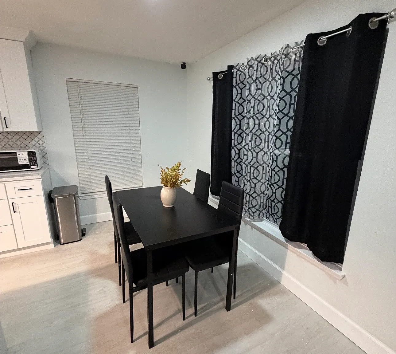 5 bed, 1520 sqft, $2,900 — Photo 3