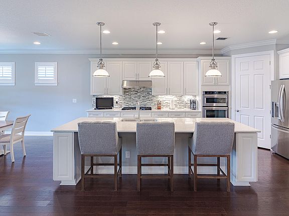 3rd image of 628 SE Monteiro Drive