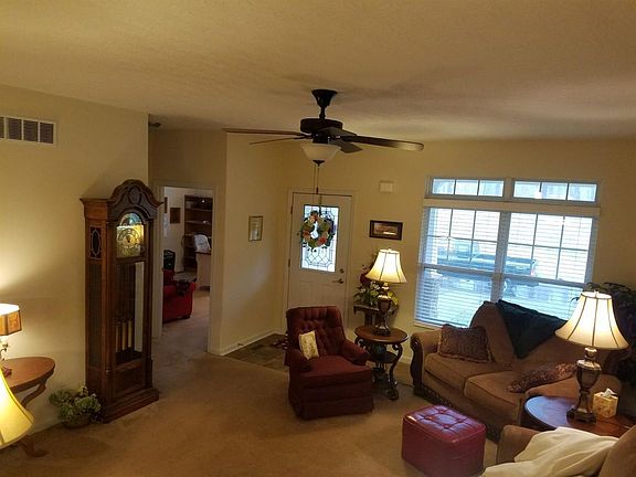 4th image of 1239 E Mills Dr