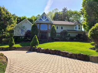 3 Coldstream Ln, Upper Saddle River, NJ 07458