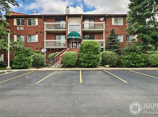 820 N Lakeside Dr APT 2B, Vernon Hills, IL