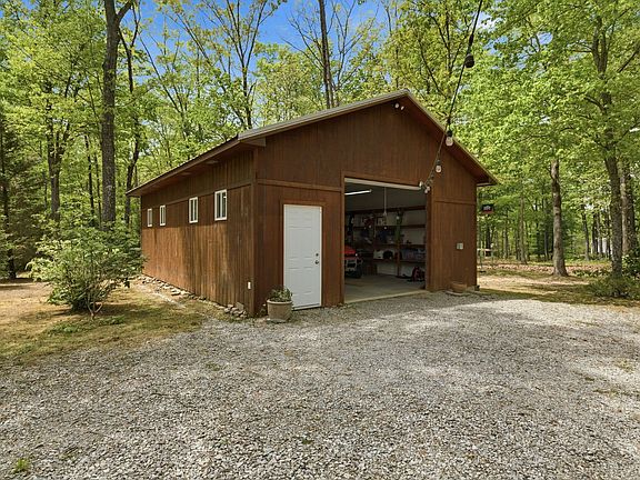 26th image of 1233 Oliver Dr