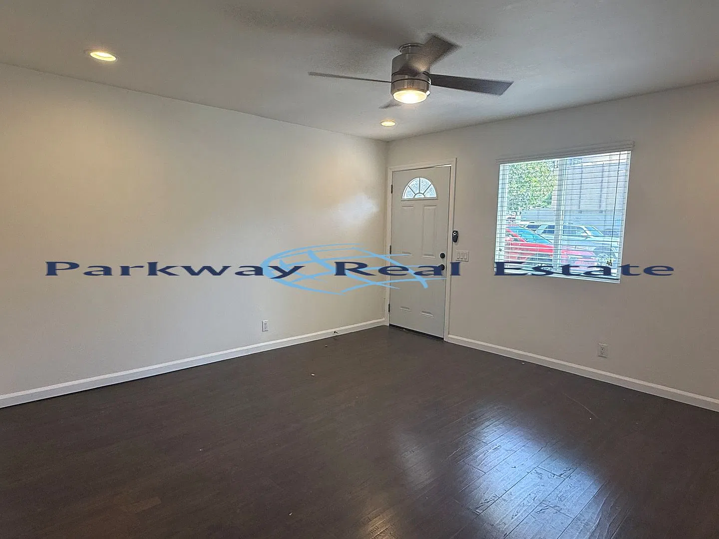 Broadway Apts — Photo 3