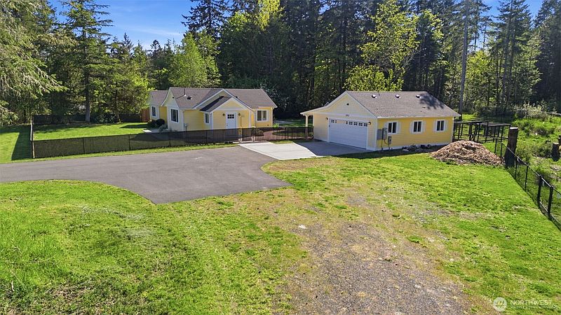 3rd image of 6941 Libby Road NE