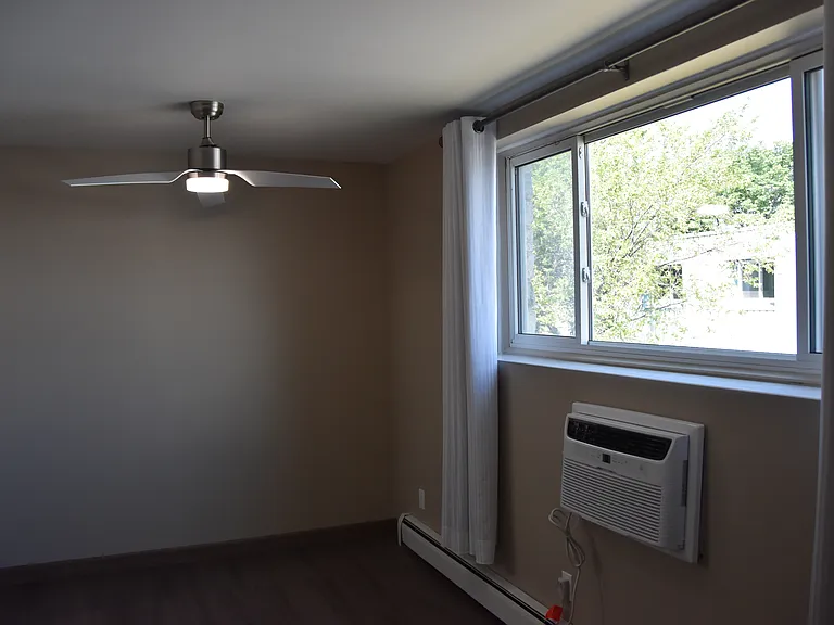 1035 Powers St — Photo 11