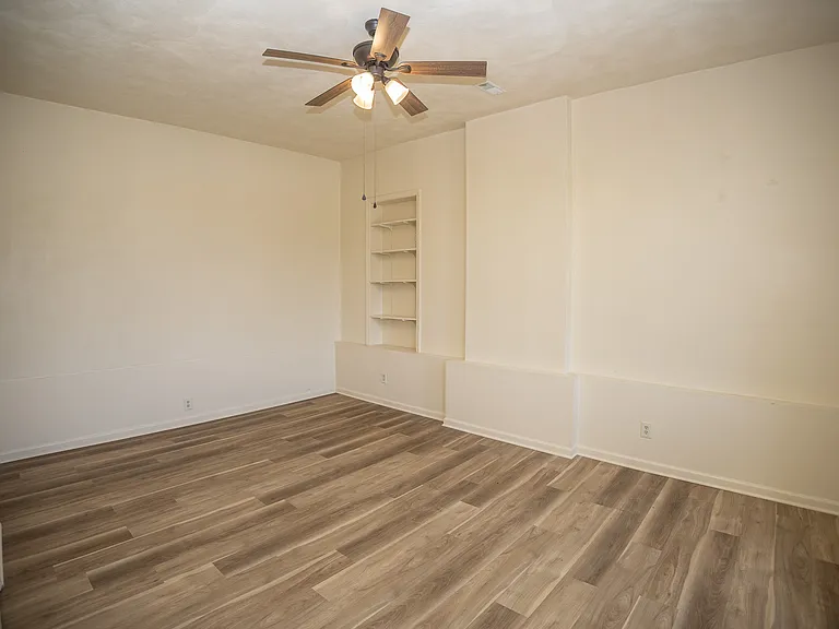 901 Jackson St E — Photo 12
