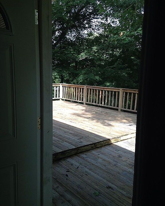 2nd image of 120 E Arrowwood Rd