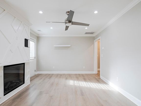 4th image of 1915 Toole St