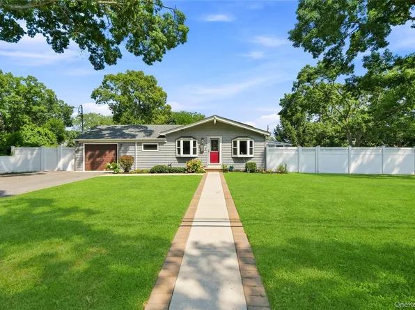 91 Spruce Avenue, West Islip, NY 11795