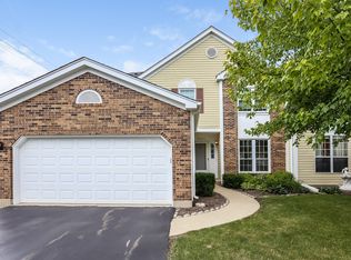 5821 Oxford Cir, Gurnee, IL 60031