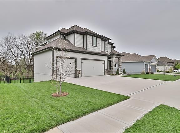 3rd image of 417 NE Greenview Dr
