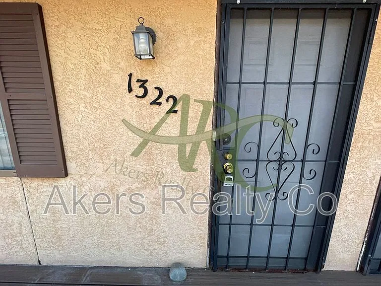 1322 Anita St — Photo 2