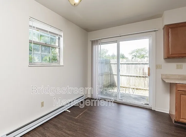 4327 Powell Rd — Photo 4