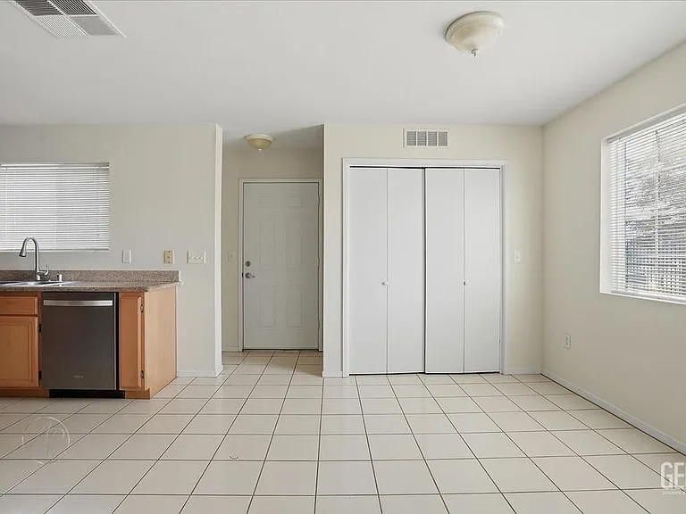 600 E Hosking Ave #10 — Photo 22