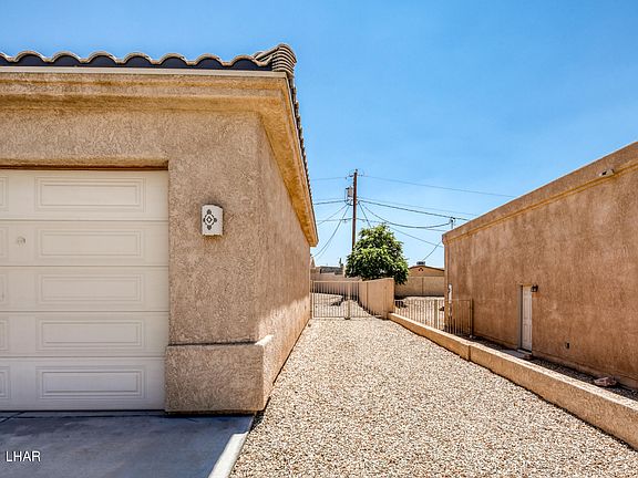 5th image of 2430 Hillview Dr