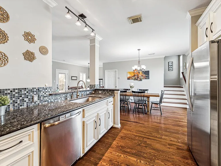 920 Cohn St — Photo 13