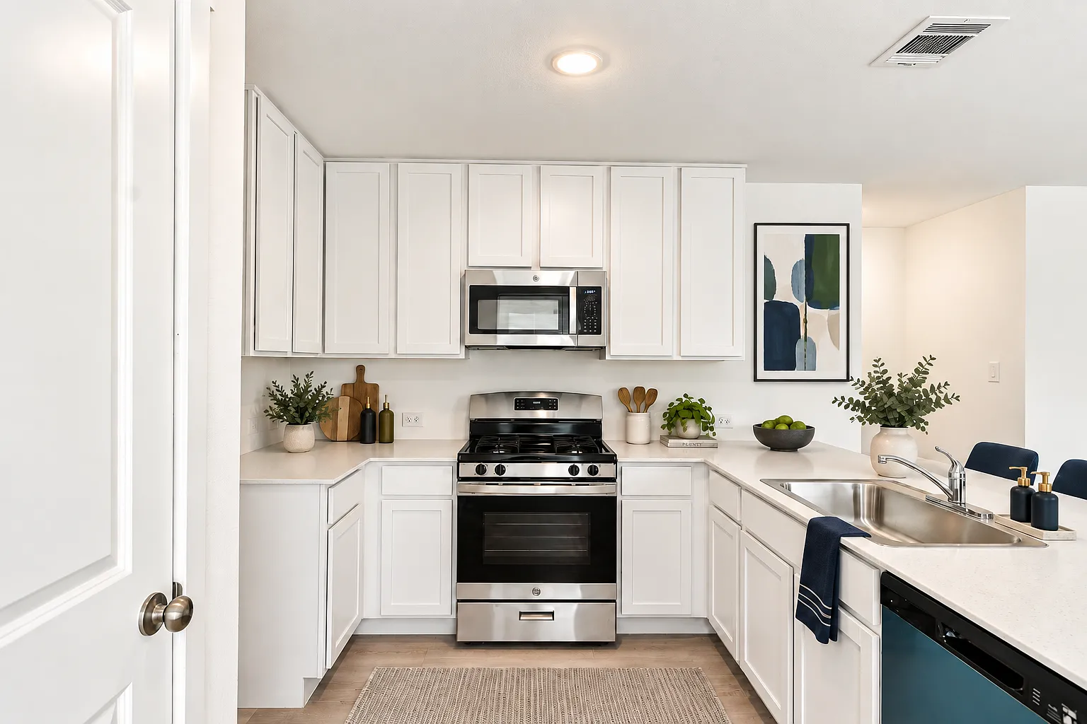 4 bed, 2.5 bath, 1692 sqft, $1,699 — Photo 4