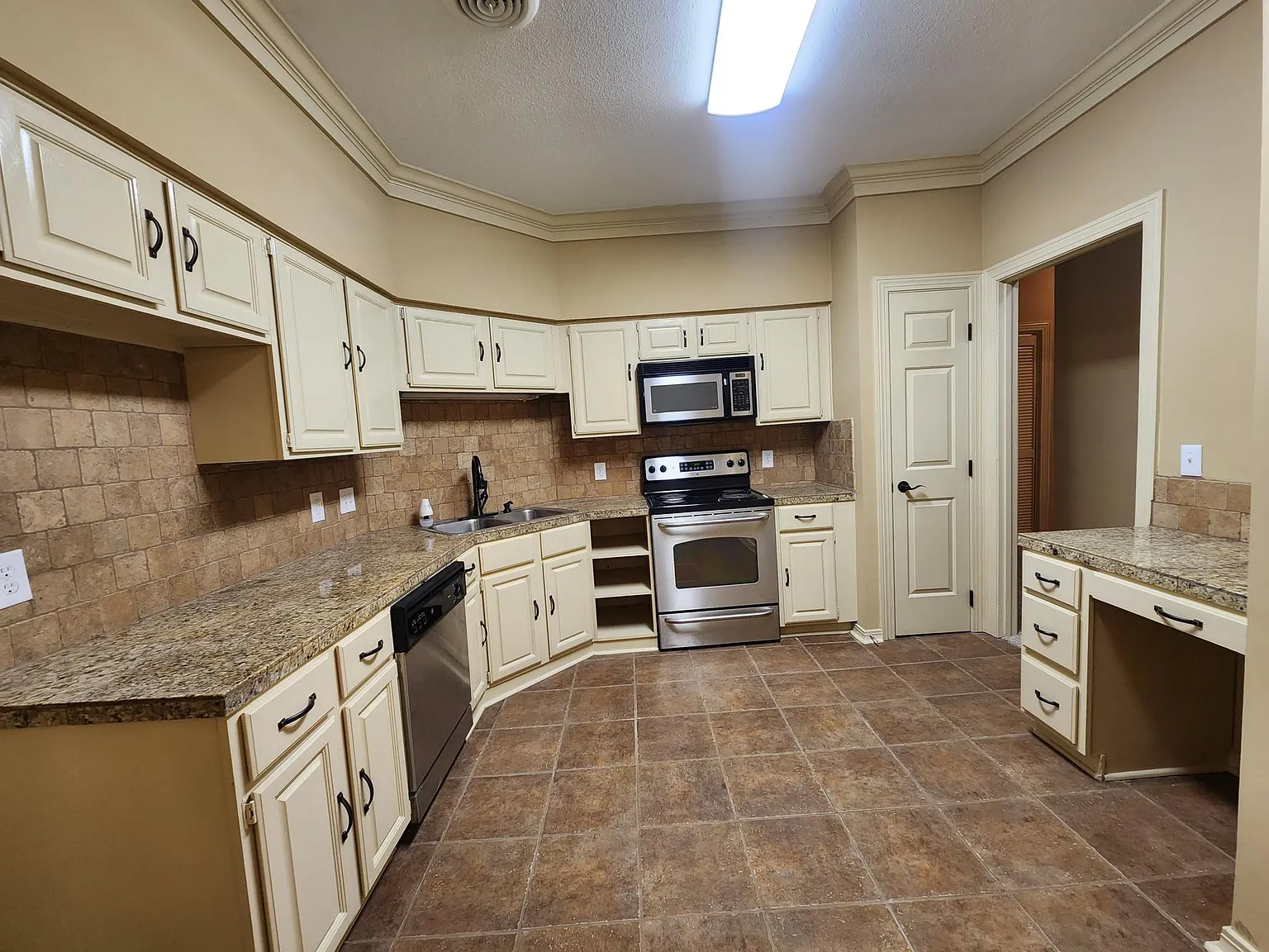 3 bed, 1517 sqft, $1,800 — Photo 3