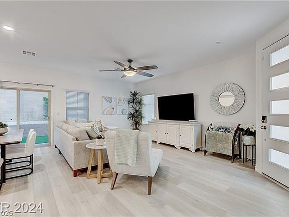 4th image of 600 N Carriage Hill Dr #1181
