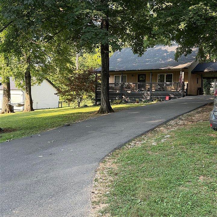 2nd image of 114 Dogwood Ln