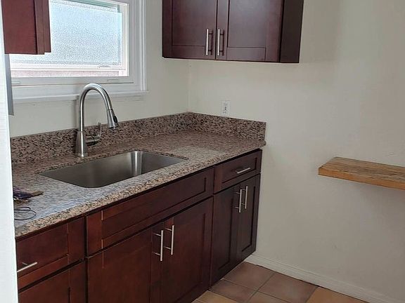 4th image of 2216 Chatsworth Blvd