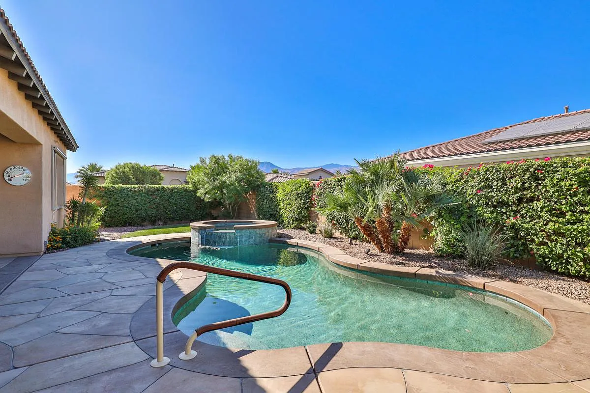 48219 Newport Bridge Pl Place — Photo 4
