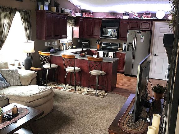 4th image of 213 Dennis Ln