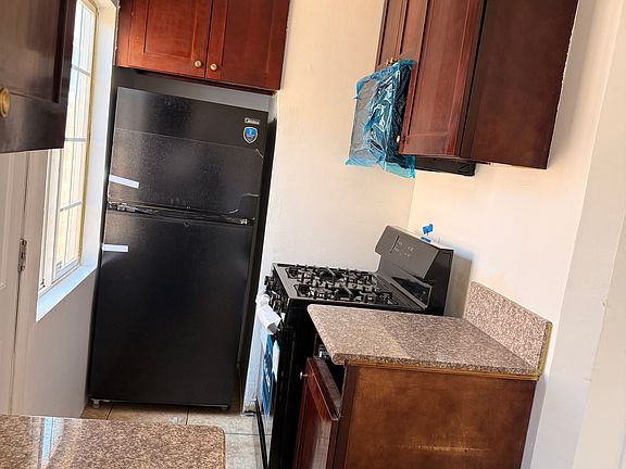 5th image of 9211 Bryson Ave #B