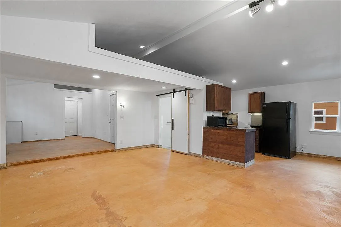 1 bed, 1.0 bath, 686 sqft, $1,050 — Photo 3