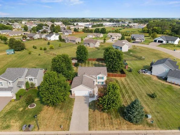 808 Brady Ln, New Richmond, WI 54017