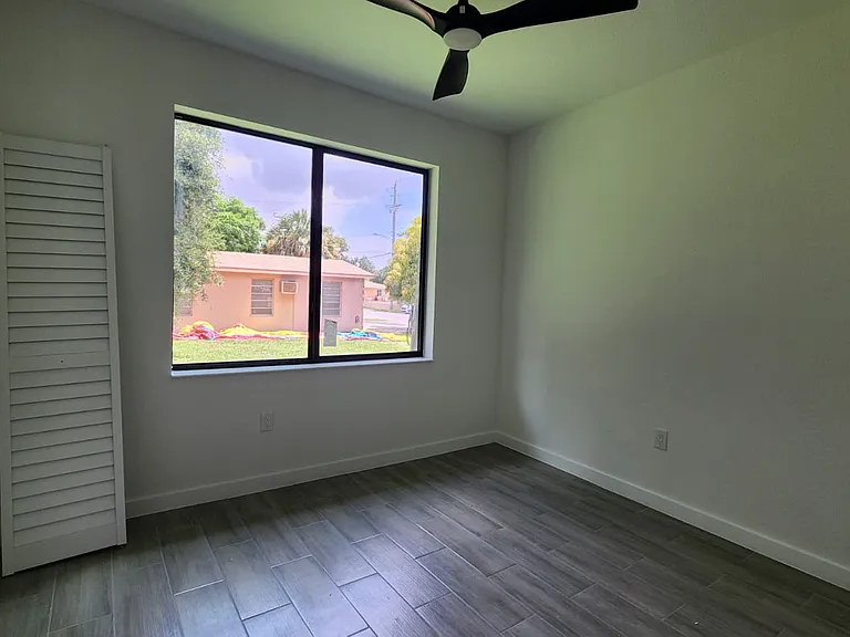 1701 NW 9th Ct #B — Photo 11