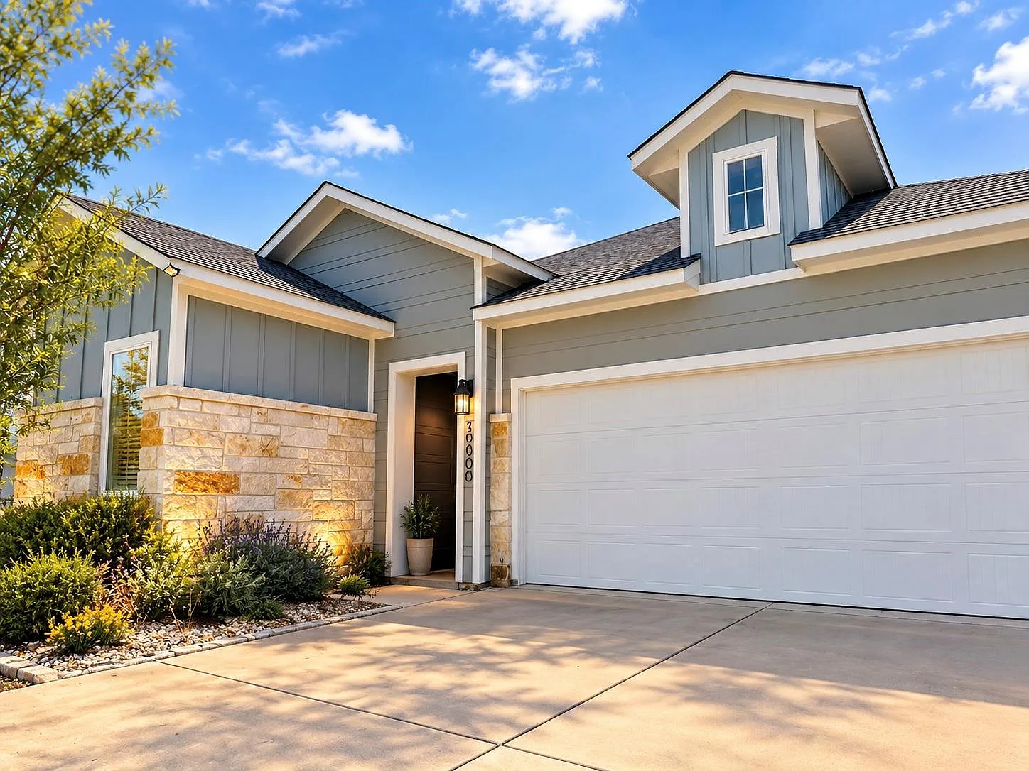 3 bed, 2.0 bath, 1895 sqft, $2,500 — Photo 1
