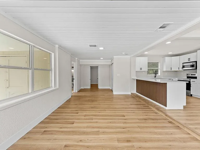 1218 Crescent St — Photo 13