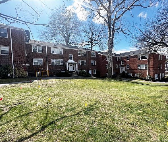 1st image of 2 Soundview Ave APT Ah