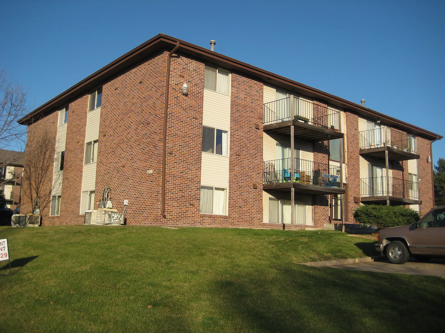 Arapahoe Village — Photo 3