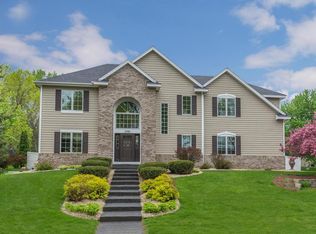 11781 Tanglewood Dr, Eden Prairie, MN 55347