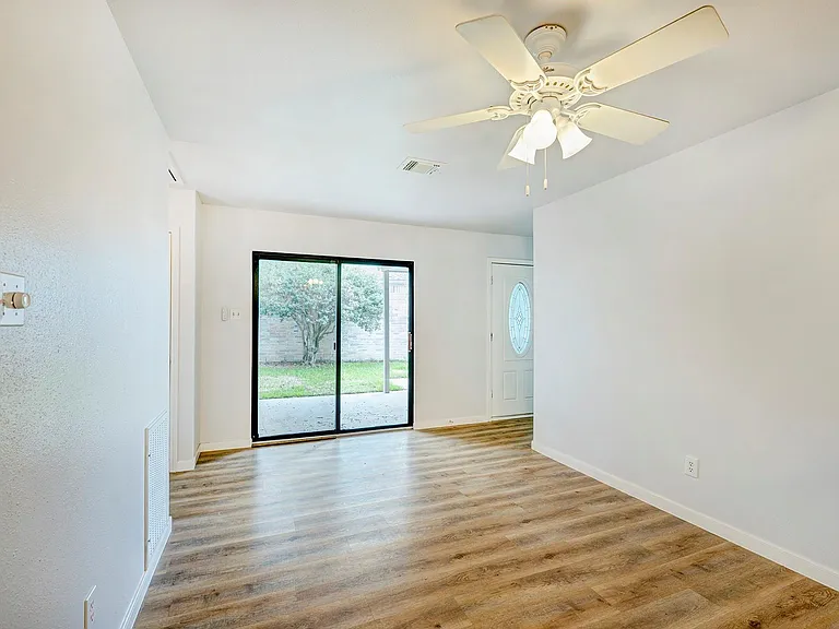 18506 Glen Briar Ln — Photo 6