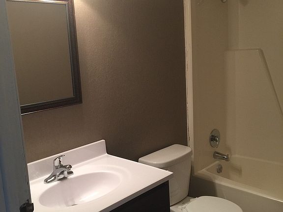 5th image of 4819 Oakhurst Pl