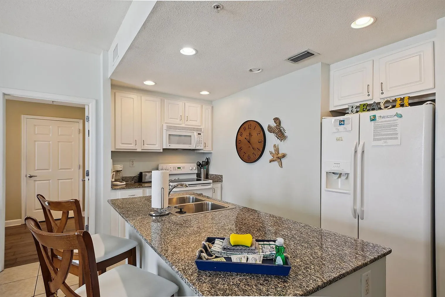 2 bed, 2.0 bath, 1076 sqft, $3,712 — Photo 4