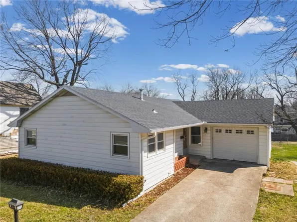 618 N Chestnut St, Cameron, MO 64429