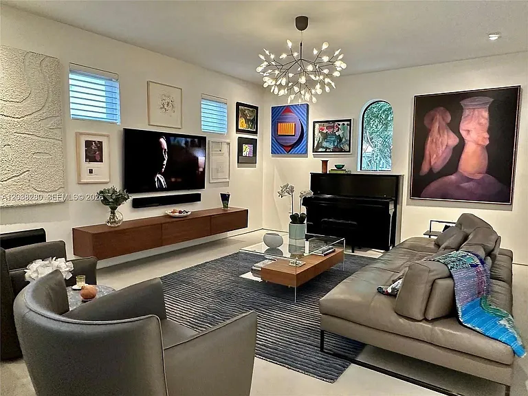 455 Amalfi Ave — Photo 5