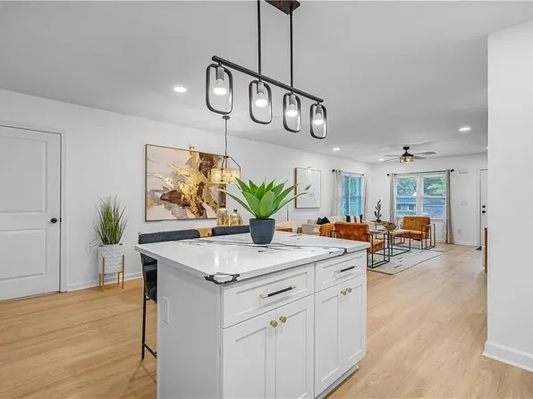 2933 Cloverhurst, East Point, GA