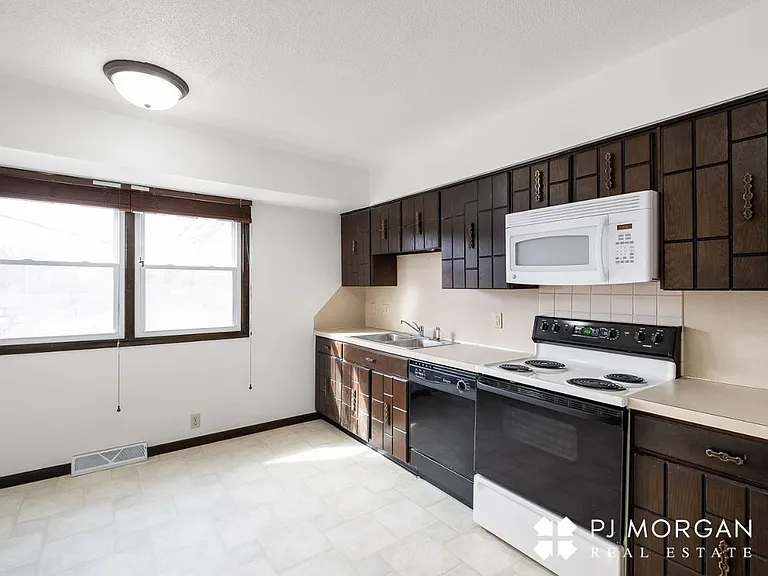 1312 S 118th St — Photo 3