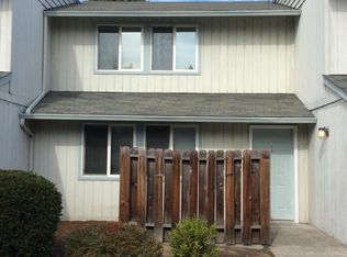 1810 NE Fairview Ave APT B, Grants Pass, OR 97526